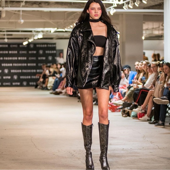 Meet your Posher, Cici - Picture 3 of 11